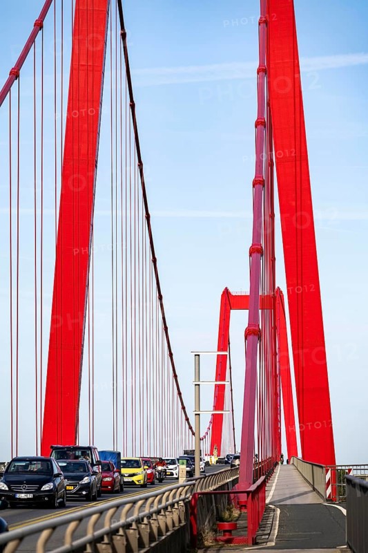Traffic on the Rhine bridge Emmerich, federal road B220, longest suspension bridge in Germany, currently being renovated, bridge damage, cycle path, Lower Rhine, North Rhine-Westphalia, Germany