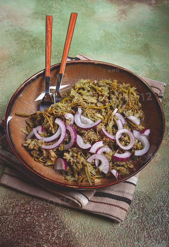 Jonjoli, Colchian klekachka, jonjoli salad, with red onion and butter, Georgian appetizer, pickled jonjoli, no people