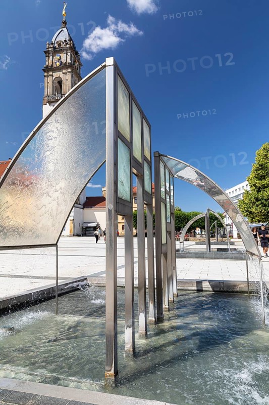 Fountain on the Kornmarkt with Reichenturm, Bautzen, Upper Lusatia, Saxony, Germany