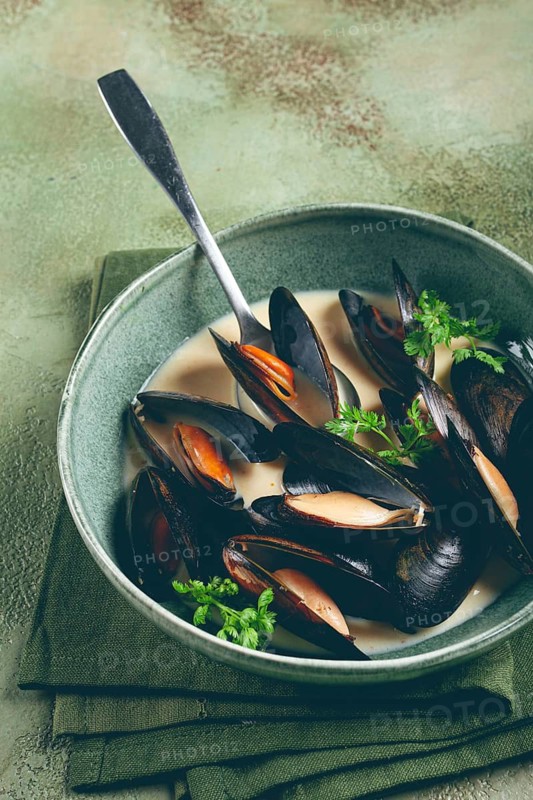 Mussels in shells, in creamy garlic sauce, mussels in bechamel sauce, homemade, no people
