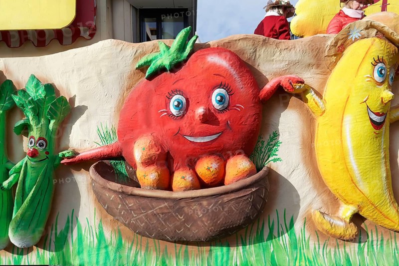 Tomato, cardboard mache cartoon figure on a carnival float, Düsseldorf Rose Monday procession, Düsseldorf, North Rhine-Westphalia, Germany