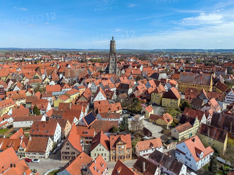 Aerial view of the historic old town of Nördlingen with Daniel, a 90 meter high church tower, St. Georg Church, Donau-Ries district, Nördlinger Ries, Bavaria, Germany