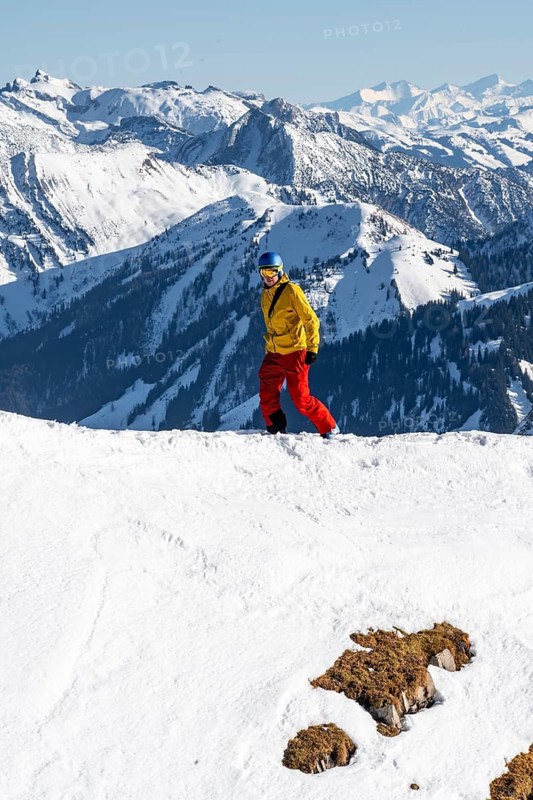 Ski tourers in front of snow-covered mountain peaks, mountain panorama, summit of Schafreuter, Karwendel, Tyrol, Austria