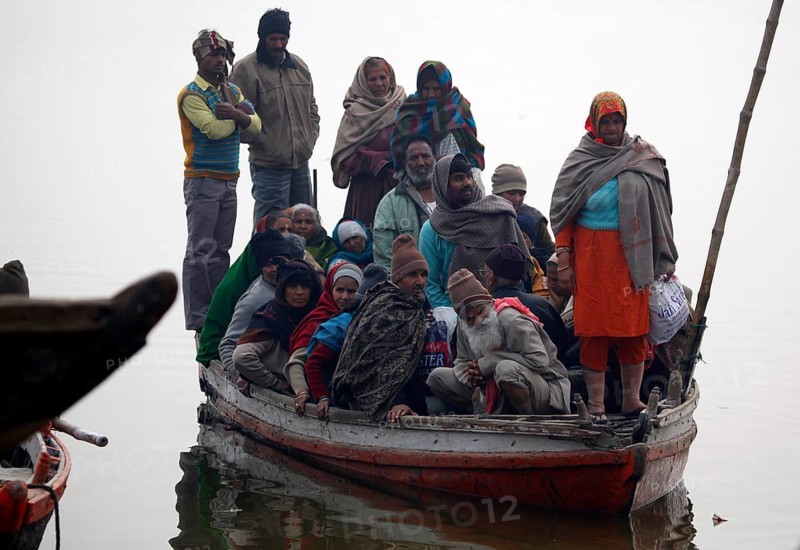 Varanasi, India, 21.01.10 - Hindus land on a boat on the banks of the Ganges to take a holy bath