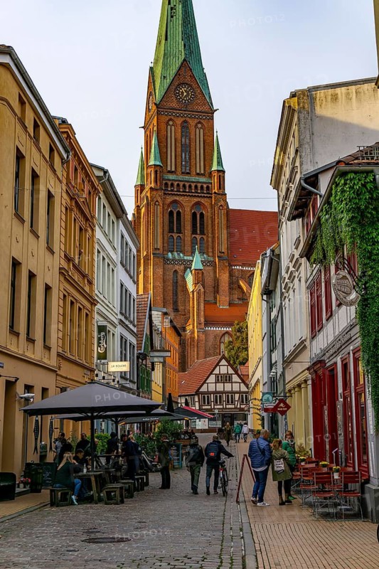The historic old town of Schwerin, Buschstraße, alley with many restaurants, St.-Marien-Dom zu Schwerin, Mecklenburg-Vorpommern, Germany