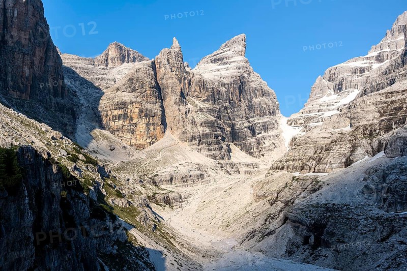 Mountain valley, Castelletto Superiore and Cima Sella peaks, back Scharte Bocca di Tuckett, Brenta Mountains, Brenta, Brenta-Adamello Natural Park, Trentino, Italy