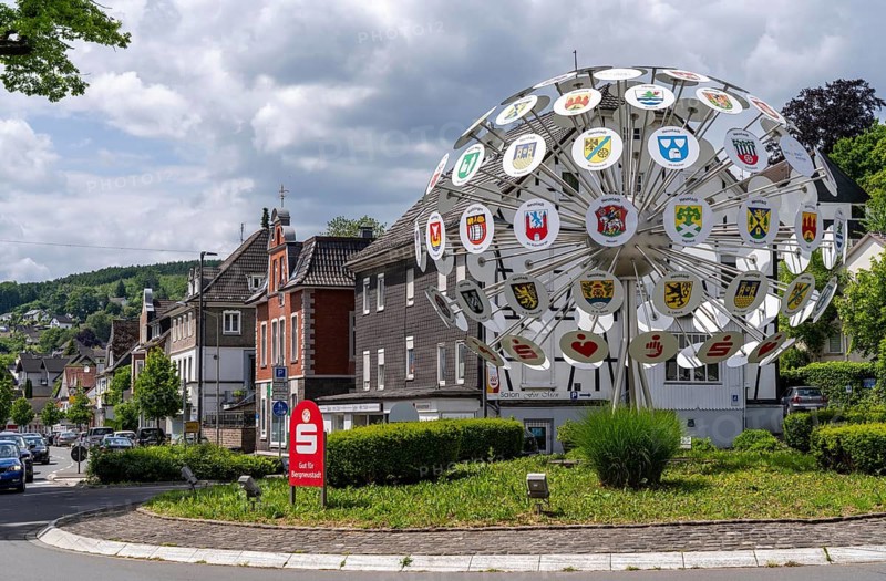The coat of arms tree of Bergneustadt in the Oberbergischer Kreis, 102 panels show the coats of arms of new towns in Europe, Bergneustadt belongs to a group of town friendships in Europe, 37 towns and municipalities belong to it, North Rhine-Westphalia, Germany