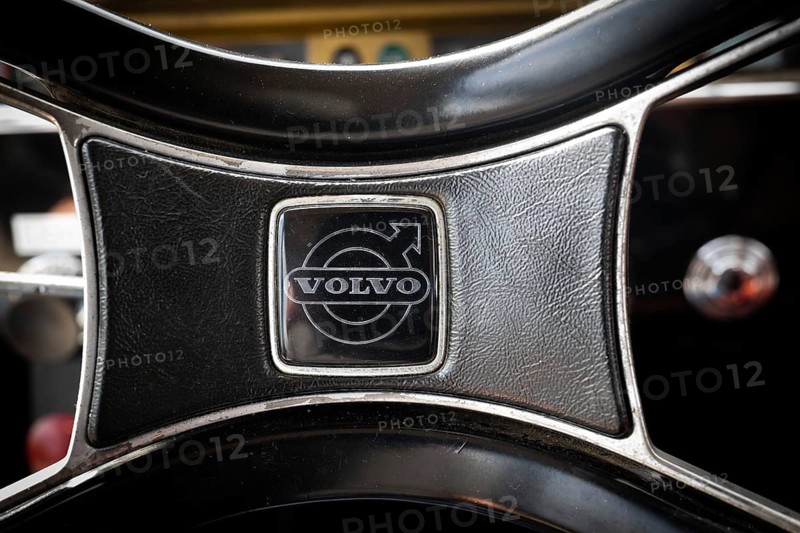 Steering wheel with Volvo emblem, vintage car, Volvo Amazon, mid-range car from Swedish car manufacturer Volvo, built in 1968