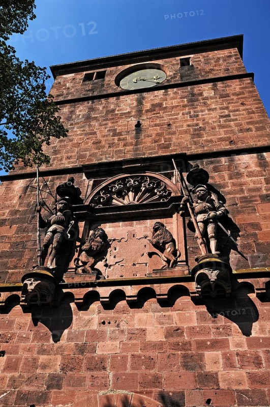 Heidelberg castle ruins, destroyed in 1689, knight figures on the gate tower, 1541, castle courtyard, Heidelberg, Baden-Württemberg, Germany