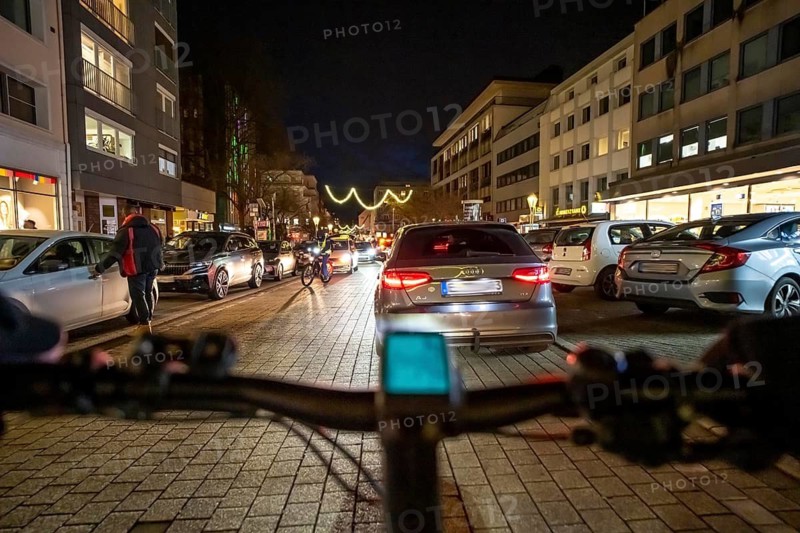 Cycling in the city, in the dark, in the evening, inner-city road, bicycle road, two-wheeler traffic has priority, 30 km/h zone, cyclist perspective, Essen, North Rhine-Westphalia, Germany