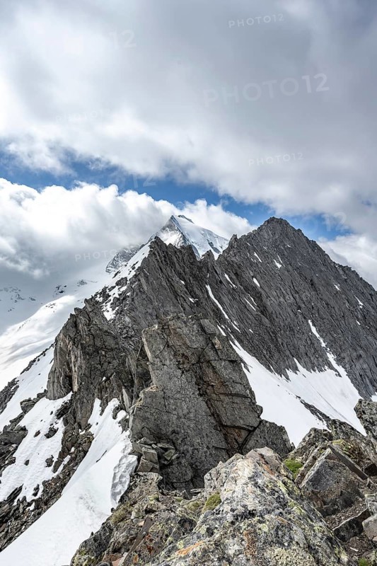 Rocky mountain ridge and glaciated mountain peak Großer Möseler, glacier Furtschaglkees, Berliner Höhenweg, Zillertal Alps, Tyrol, Austria