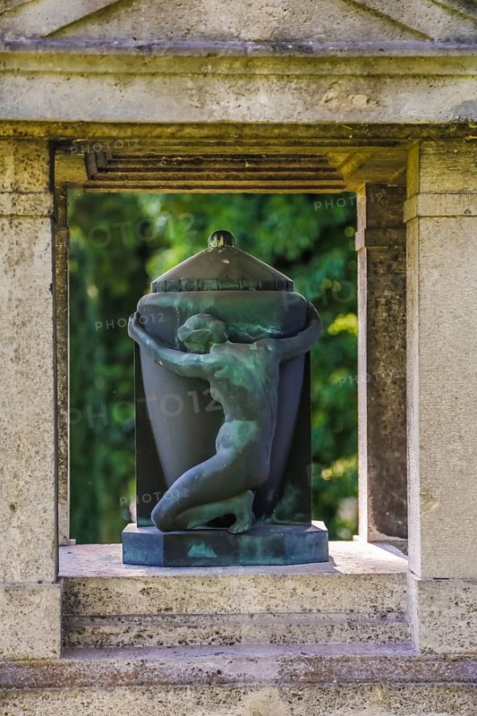 Historic cemetery, Tour, Theodor Klemm memorial, Sculpture of a woman embracing an urn, Pfullingen cemetery, Pfullingen, Baden-Württemberg, Germany