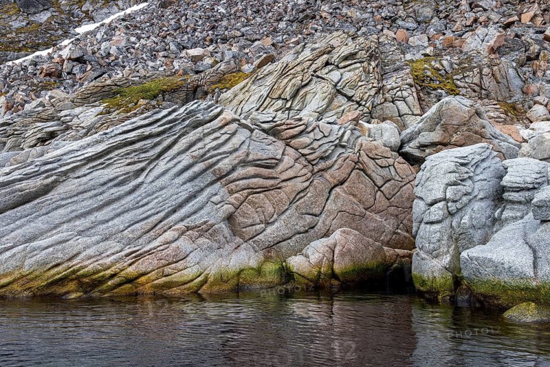 Bedrock structure on Phippsøya / Phipps Island in the Arctic Ocean in Sjuøyane, archipelago north of Nordaustlandet, Svalbard / Spitsbergen, Norway