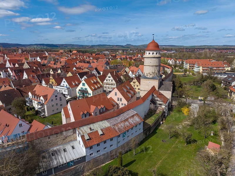 Aerial view of the historic old town of Nördlingen with the completely comprehensive and accessible city wall, Donau-Ries district, Nördlinger Ries, Bavaria, Germany