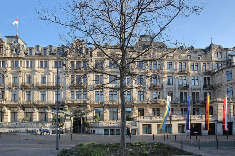 State Chancellery with EU flag, German national flag, Hessian state flag and Ukrainian national flag, Wiesbaden, Taunus, Hesse, Germany