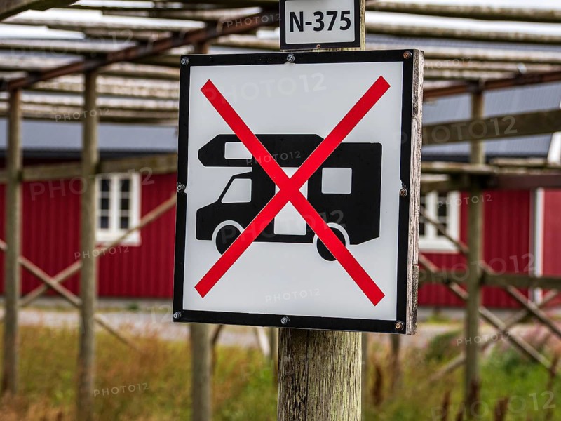 Camper vans forbidden, no camping sign, Mortsund, Lofoten, Norway