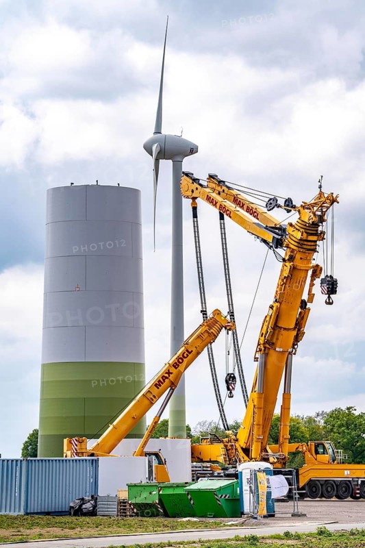 Wind turbine repowering, in the Issum-Oermten wind farm, 9 wind turbines in operation for over 20 years (Enercon model series E-58) in the background are being replaced by 4 new turbines (type Enercon E-160), which will then generate 4 times more electricity than the old 9 wind turbines, North Rhine-Westphalia, Germany