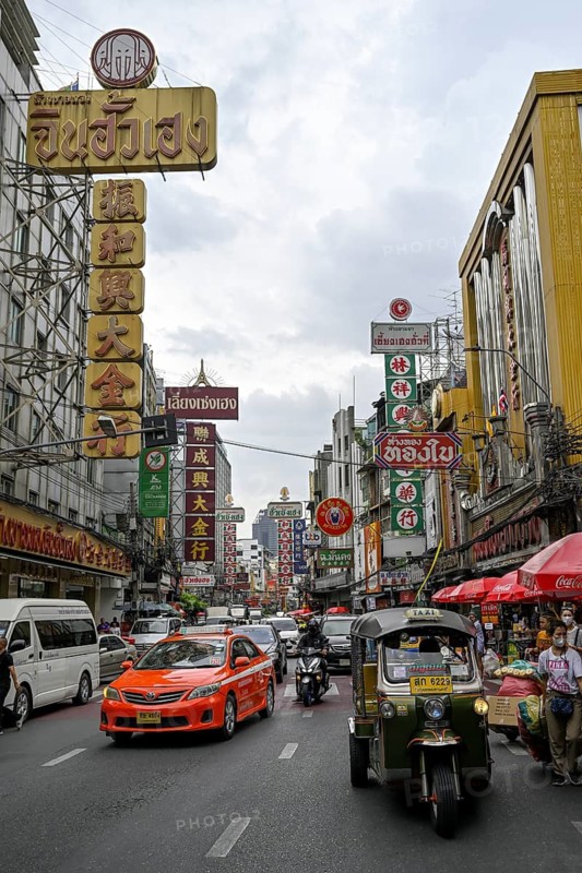 Street scene on Yaowarat Road, China Town, Chinese neighbourhood, Sampheng, Bangkok, Thailand