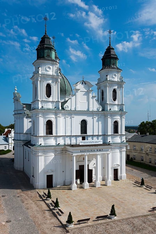 Magnificent baroque church with two white towers and detailed façade under a clear sky, Basilica of the Nativity of the Virgin Mary, Chelm, Chelm, Cholm, Lublin Voivodeship, Poland