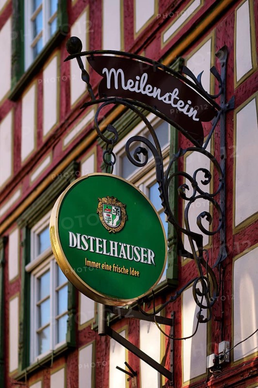 Nasenschild Restaurant Meilenstein, Distelhäuser Bier, half-timbered house, Old Town, Bad Wimpfen, Kraichgau, Baden-Württemberg, Germany