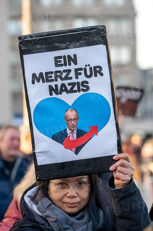 Demonstration of more than 14000 people against the AfD and the Merz-CDU and their asylum policy, after a rally the demonstrators marched peacefully for hours through the city centre of Essen, North Rhine-Westphalia, Germany