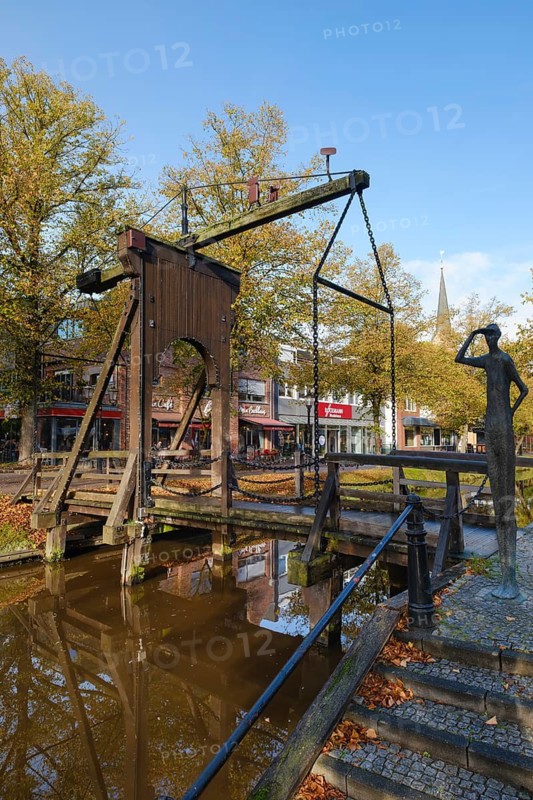 Bridge over the main canal, bascule bridge, Papenburg, Emsland, Lower Saxony, Germany
