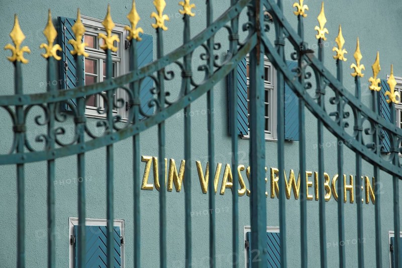 Gilded metal grid from the restaurant Zum Wasserweibchen, inscription, grid, golden, blue, lace, Bad Homburg, Taunus, Hesse, Germany