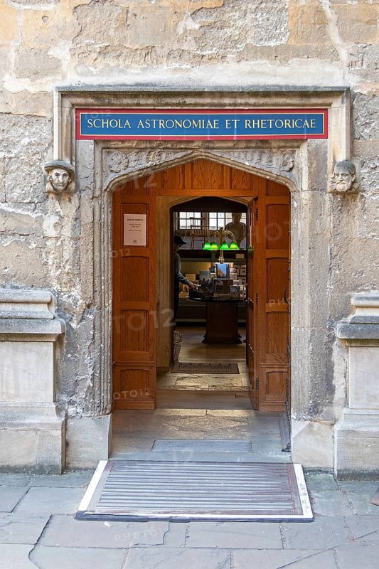 Entrance, door, Schola Astronomiae et Rhetoricae, Bodleian Library, inner courtyard, Old Schools Quadrangle, Oxford, England, Great Britain
