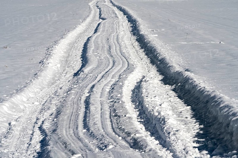Biking way R1 in winter, near Gewissenruh, Wesertal, Weser Uplands, Weserbergland, Hesse, Germany