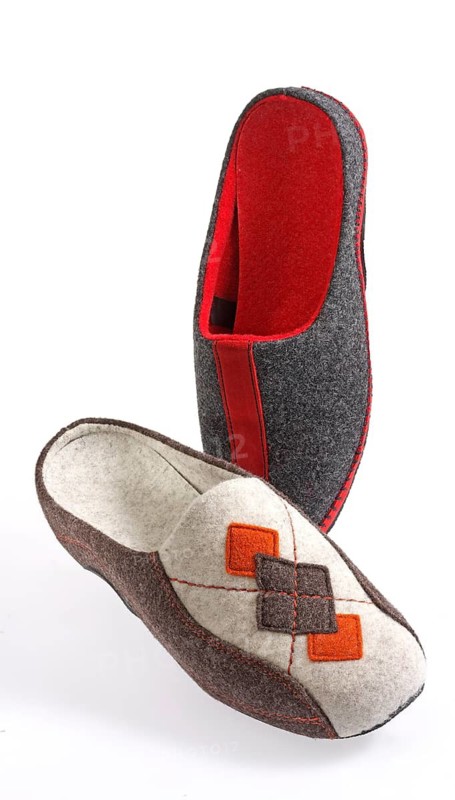 2 single shoes, slippers, in front of a white background, studio shot