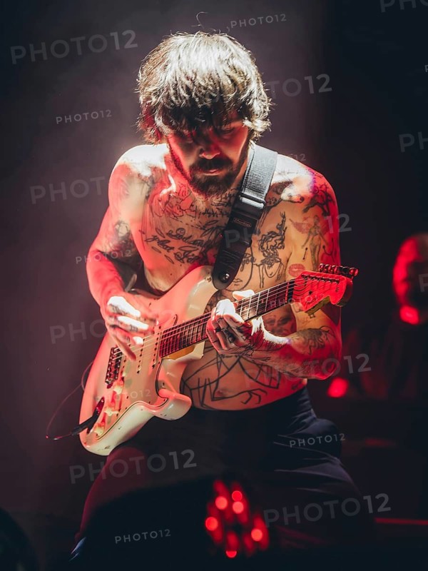 Singer Simon Neil from Biffy Clyro live on Futique Tour 2026 in Berlin's Max-Schmeling-Halle on 16.02.2026