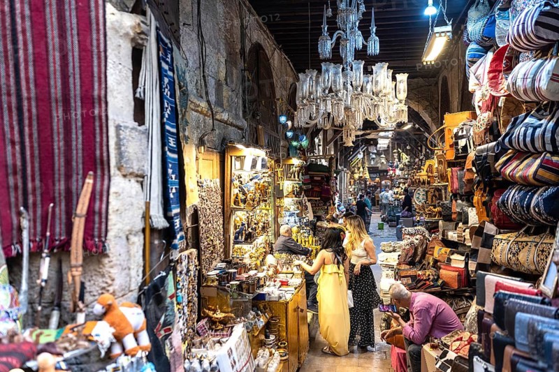 Cairo, Egypt. April 21st 2025. Foreign tourists shopping for gifts and souvenirs in the popular Khan el Khalili Bazaar, part of the Islamic quarter of the Egyptian capital, Cairo, Egypt