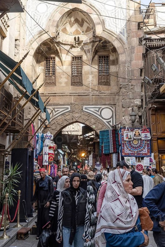 Cairo, Egypt. April 21st 2025. Tourists shopping for gifts and souvenirs in the popular Khan el Khalili Bazaar, part of the Islamic quarter of the Egyptian capital, Cairo, Egypt