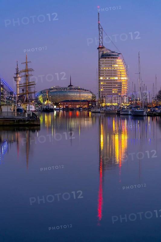 New harbour, harbour basin, harbour district, residential buildings, office buildings, Sail City building, hotel, Klimahaus Bremerhaven, marina and museum ships, part of the Harbour Worlds, in Bremerhaven, Bremen, Germany