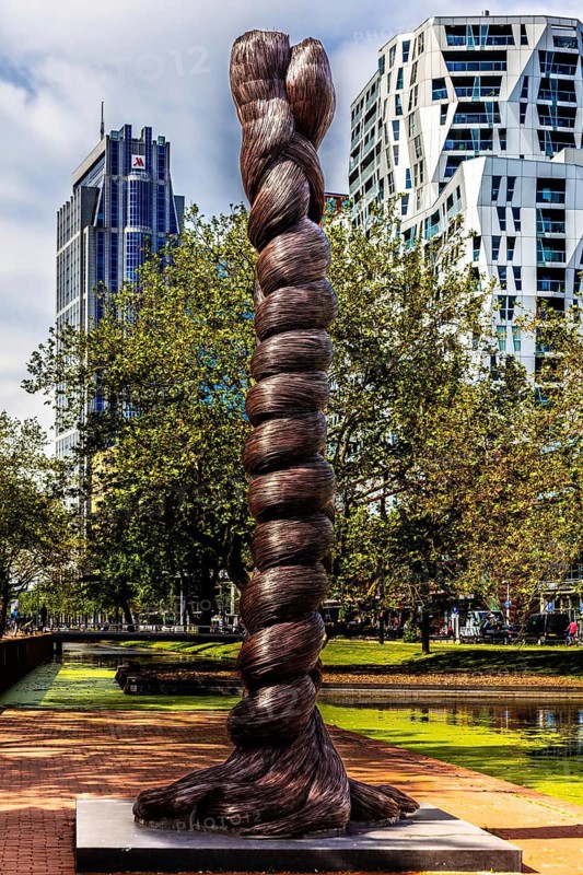 Sculpture The Plait, The Braid, by artist Kalliopi Lemos, sculpture terrace at Westersingel, Rotterdam, the Netherlands