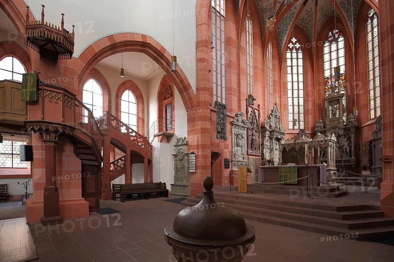 Altar room of the late Gothic collegiate church with pulpit and baptismal font, Wertheim, Baden-Württemberg, Germany