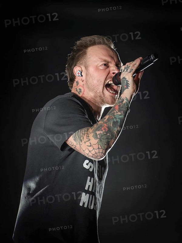 Singer Samuel David Carter from Architects live on European Tour 2026 in the Berlin Velodrome on 22.01.2026