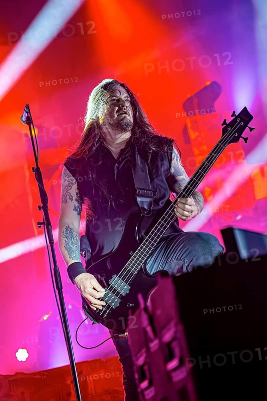 Eric Bischoff, bass player of Heaven Shall Burn, live on Heimat Over Europe Tour 2026 at Munich Zenith on 21.03.2026