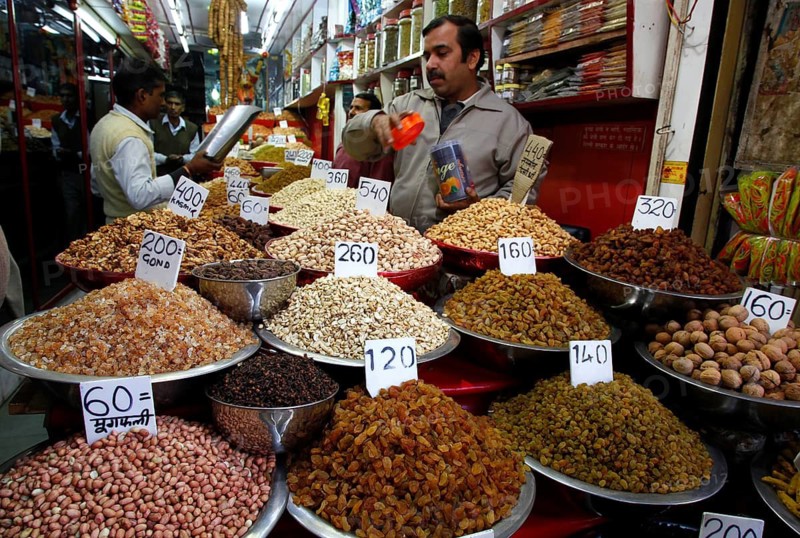 New Delhi, India, 15.01.10 - market scene, sale of spices, India