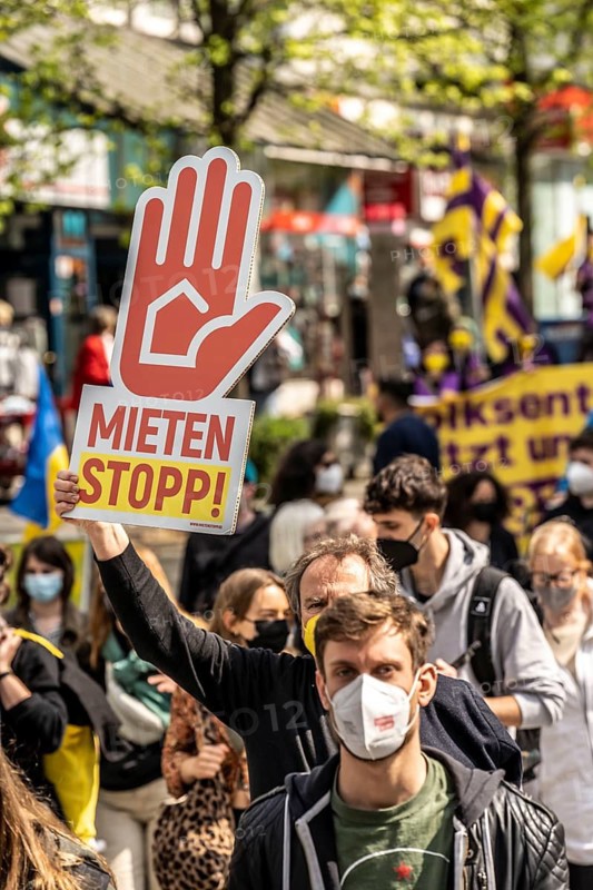 Demonstration against property companies such as Vonovia and others, against rent increases, for the expropriation of housing companies, Bochum North Rhine-Westphalia, Germany