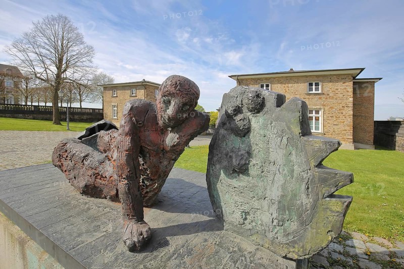Sculpture The Warrior by Markus Lüpertz 1993, bronze sculpture, modern art, overthrown lying warrior, shield, castle, Bensberg, Bergisch Gladbach, Bergisches Land, North Rhine-Westphalia, Germany
