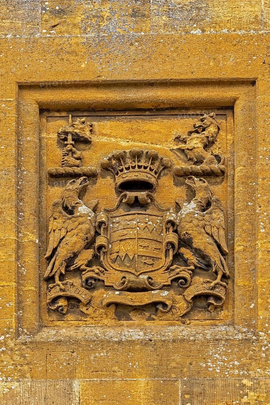 Coat of arms, Cotswold Stone, wall, Moreton-in-Marsh, Cotswolds, England, Great Britain
