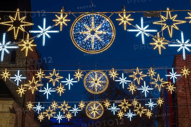 Garlands with Christmas lights over the pedestrian zone, city of Essen, Ruhr area, North Rhine-Westphalia, Germany
