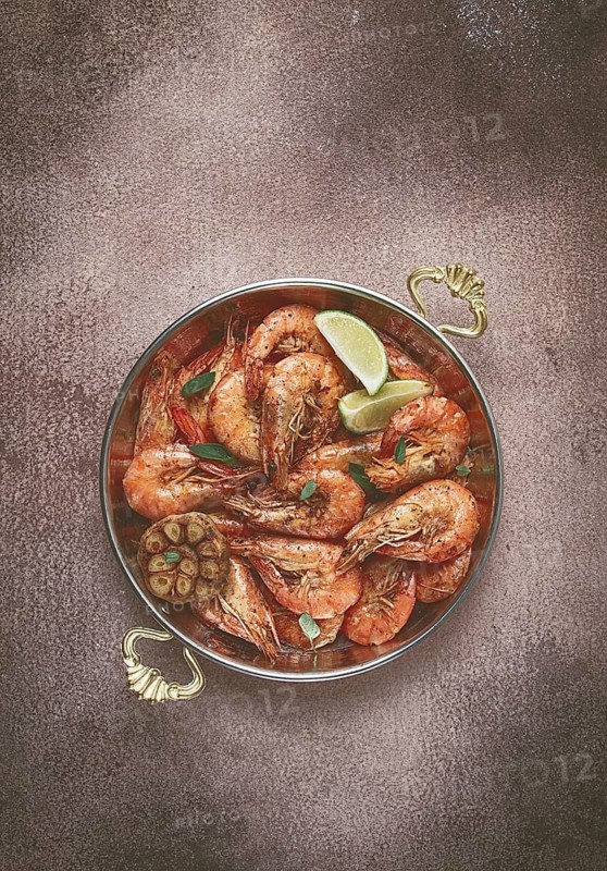 Fried king prawns, in shell, with spices, size 30/40, unpeeled shrimp, homemade, no people