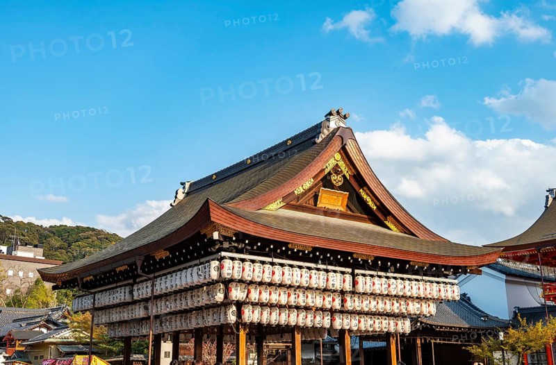 Building with lanterns, Yasaka Shrine in the evening light, Shinto Shrine, Higashiyama, Kyoto