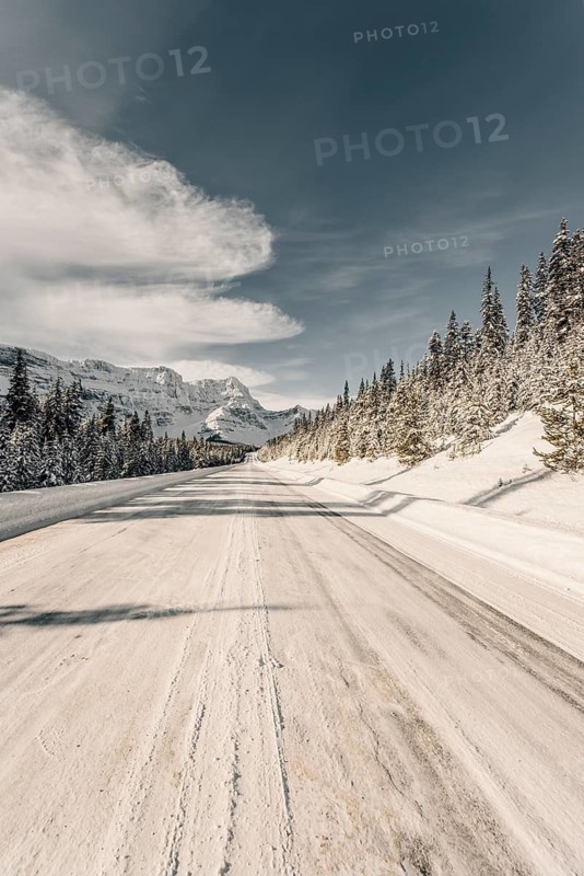 Winter road trip on the Icefields Parkway with lots of snow and ice, Banff National Park, Jasper National Park, Alberta, Canada
