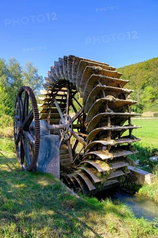 Former mill wheel, water wheel, Alb water tour, Talsteußlingen near Schelkingen, Schmietal, Swabian Alb, Upper Swabia, Swabia, Baden-Württemberg, Germany