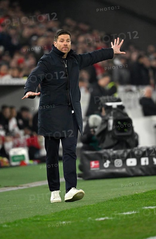 Coach Xabi Alonso Bayer 04 Leverkusen on the sidelines Gesture Gesture MHPArena, MHP Arena Stuttgart, Baden-Württemberg, Germany
