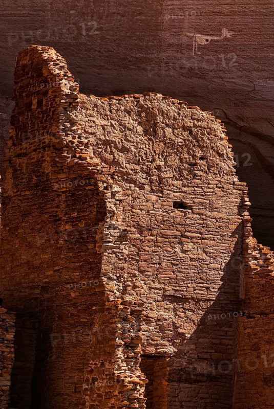White house ruin, Native Americans, Indians, Indigenous people in Chelly Canyon, Arizona, USA