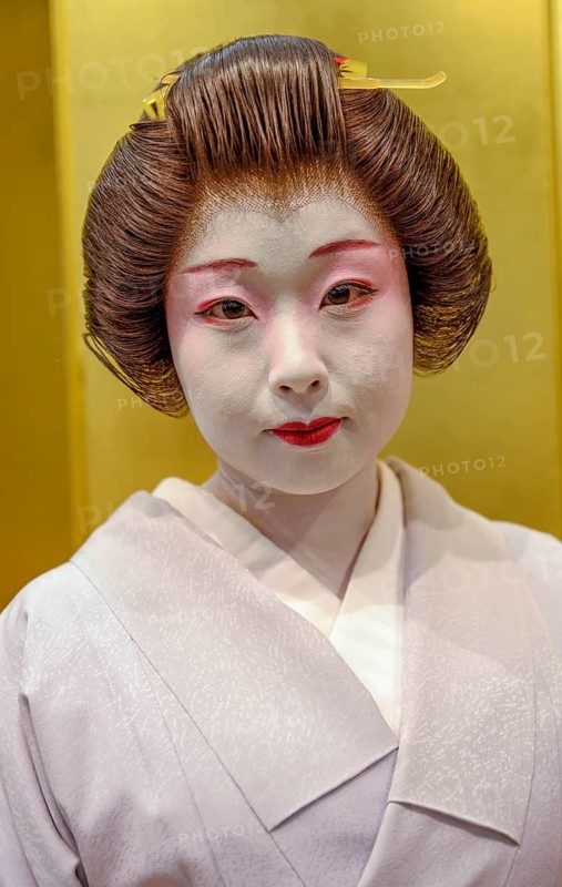 Geisha in traditional costume, portrait, Omori, Tokyo, Japan